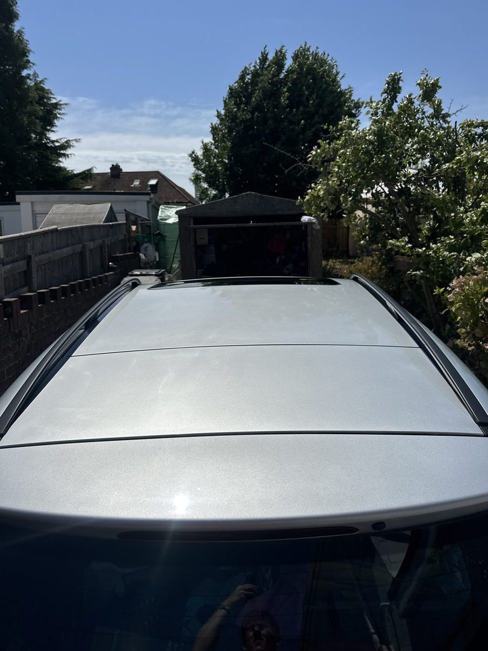 Mercedes SUV roof clean and glossy after a valet
