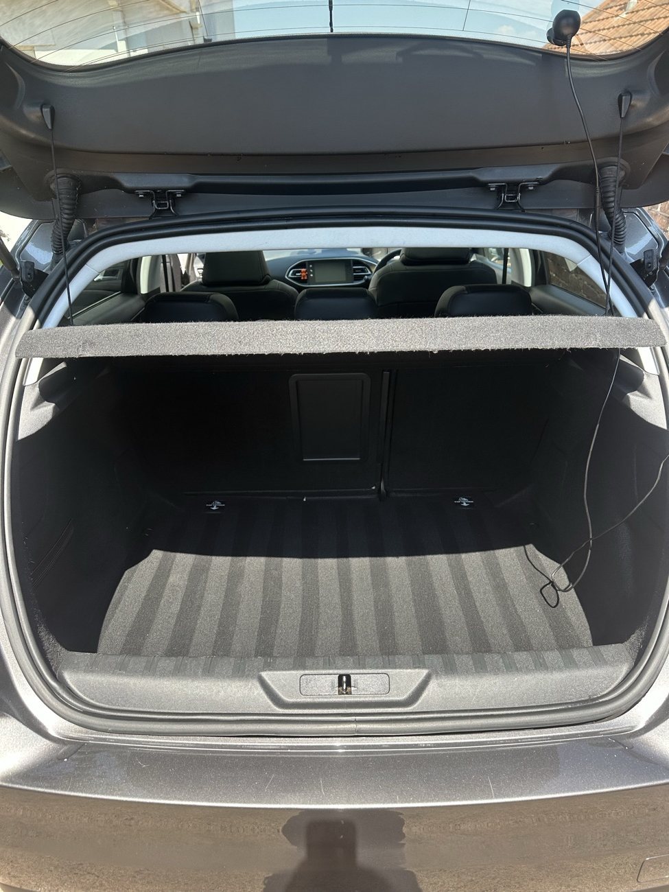 Peugeot 308 boot after a full vacuum and clean